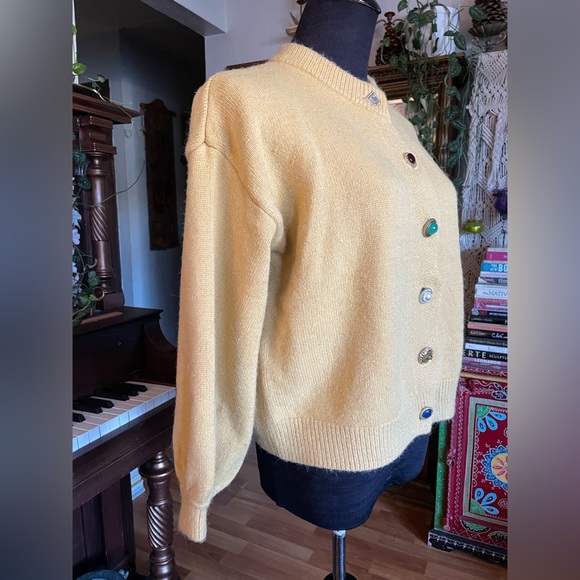Vintage pastel yellow sweater - Picture 3 of 14